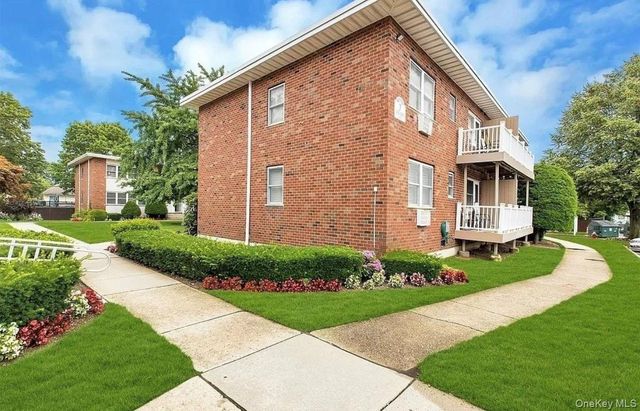 174 Farber 174, West Babylon, NY 11704