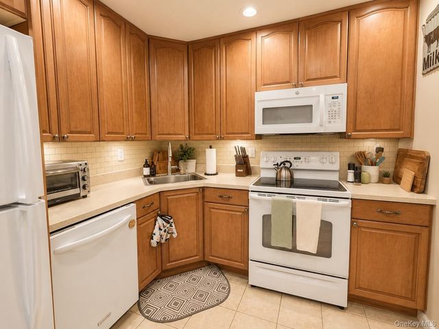 174 Farber 174, West Babylon, NY 11704