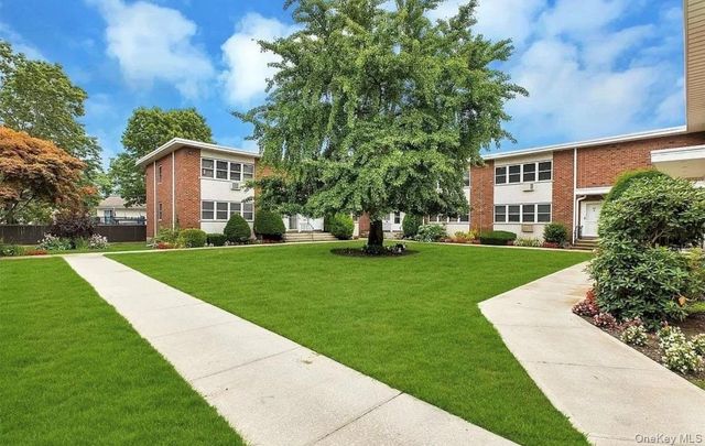 174 Farber 174, West Babylon, NY 11704