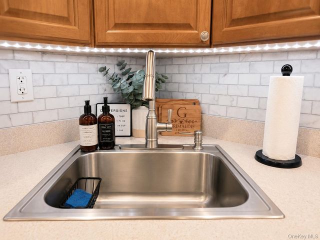 174 Farber 174, West Babylon, NY 11704
