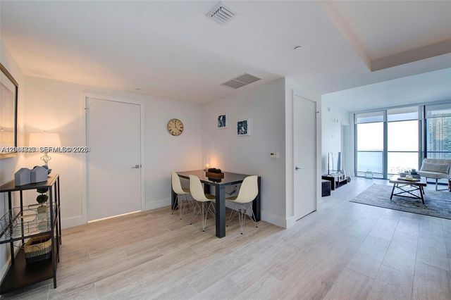 121 NE 34th St 806, Miami, FL 33137
