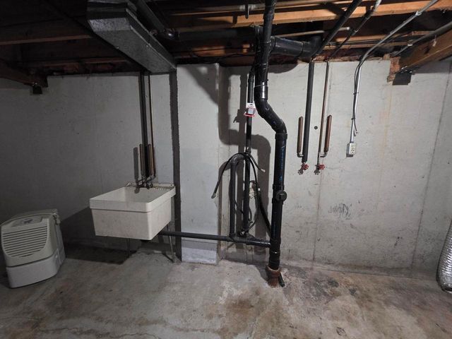 1263 MEADOW LANE, Neenah, WI 54956