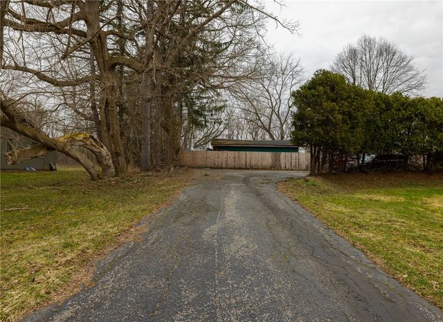 697 North Greece Road, Greece, NY 14626