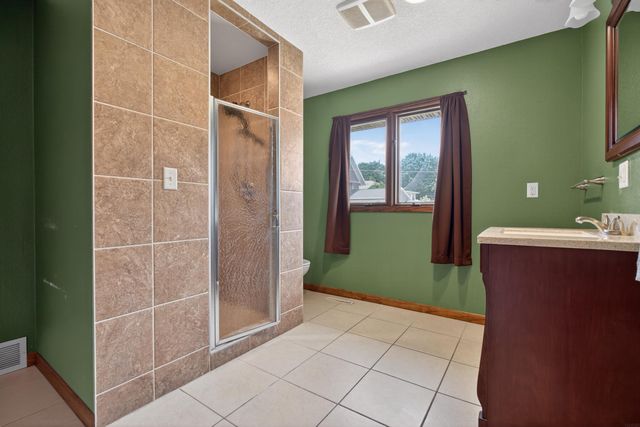 305 4th Street, Parkersburg, IA 50665