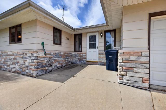 305 4th Street, Parkersburg, IA 50665