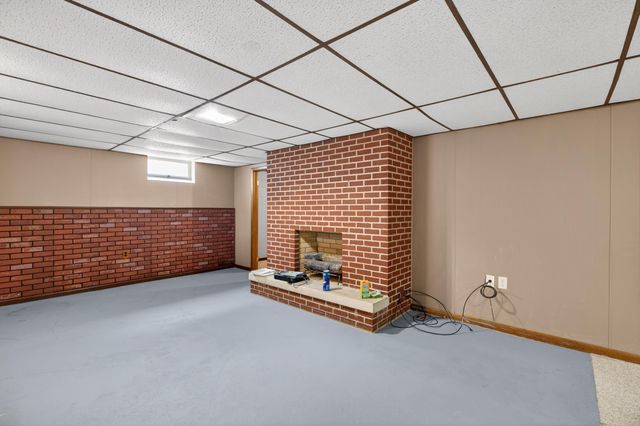 305 4th Street, Parkersburg, IA 50665