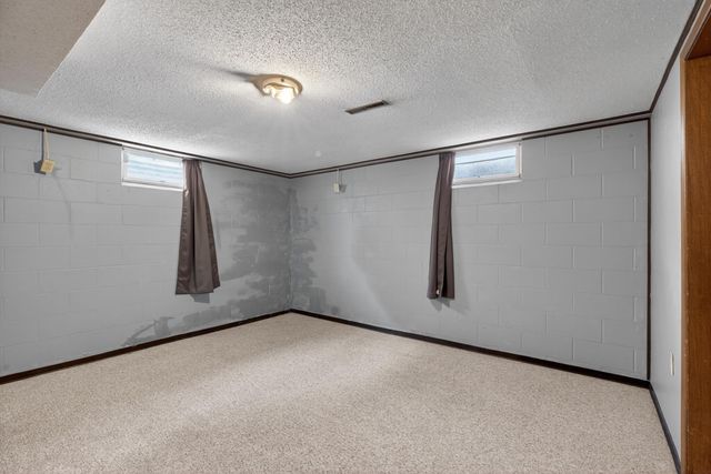 305 4th Street, Parkersburg, IA 50665