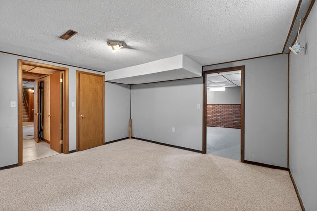 305 4th Street, Parkersburg, IA 50665