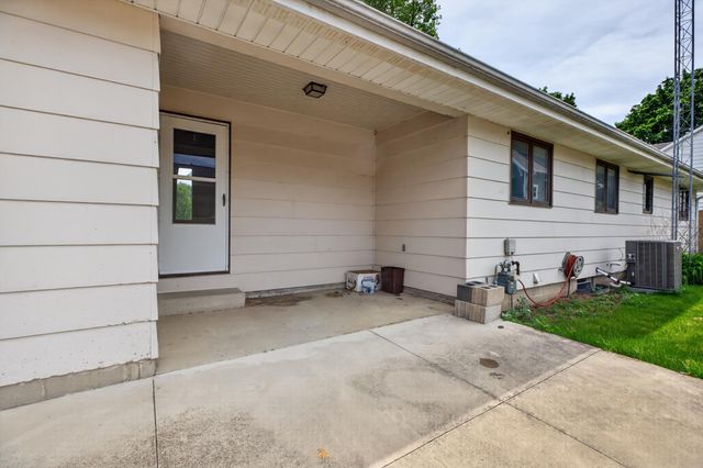 305 4th Street, Parkersburg, IA 50665