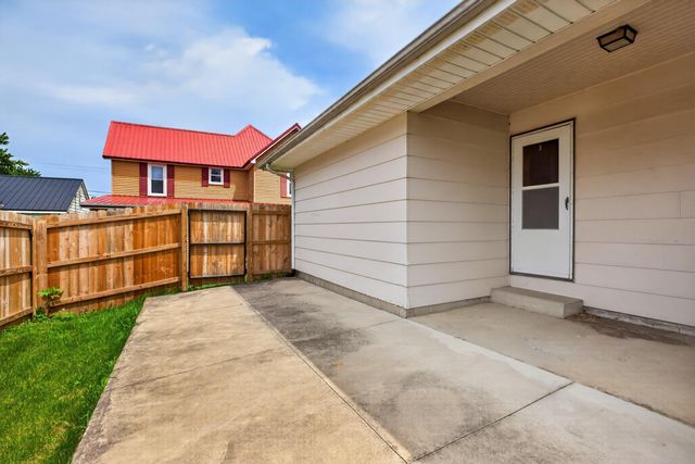 305 4th Street, Parkersburg, IA 50665