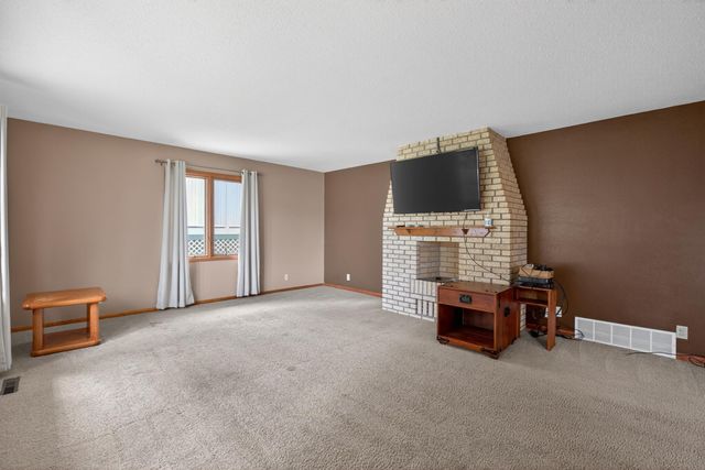 305 4th Street, Parkersburg, IA 50665