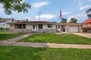 305 4th Street, Parkersburg, IA 50665