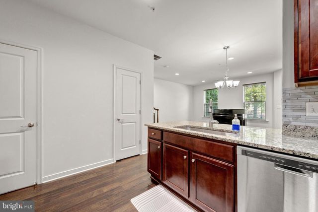 44100 VAIRA TER, Chantilly, VA 20152