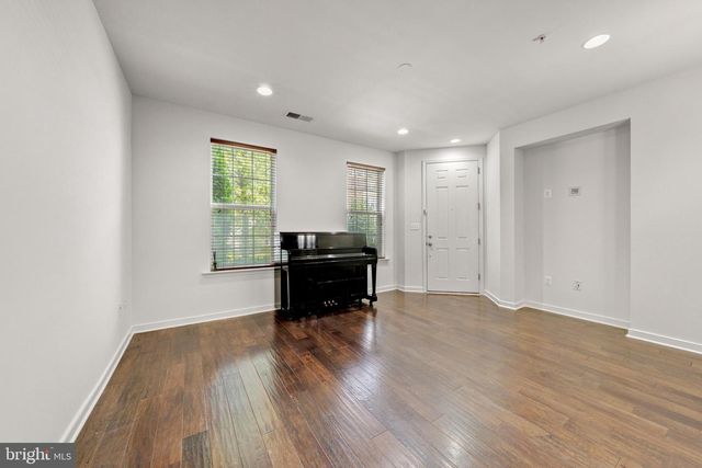 44100 VAIRA TER, Chantilly, VA 20152