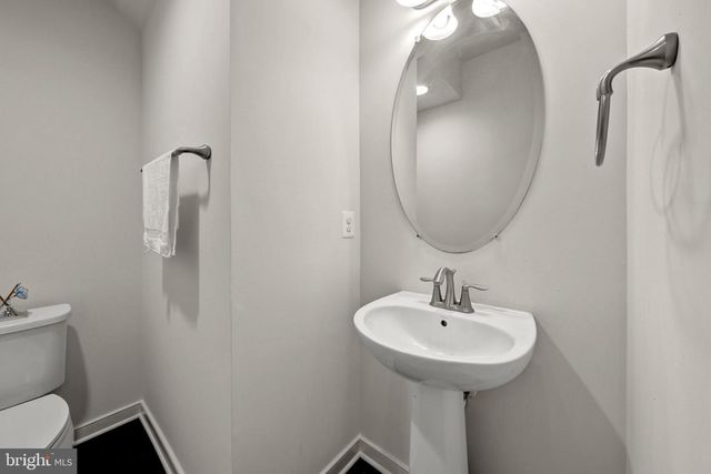44100 VAIRA TER, Chantilly, VA 20152