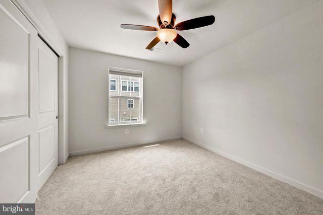 44100 VAIRA TER, Chantilly, VA 20152