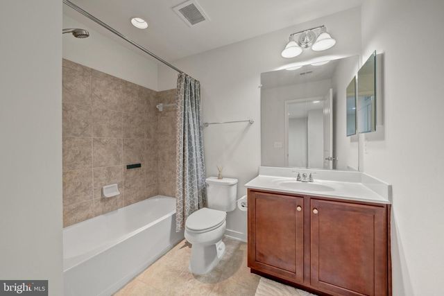 44100 VAIRA TER, Chantilly, VA 20152