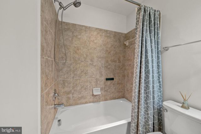 44100 VAIRA TER, Chantilly, VA 20152