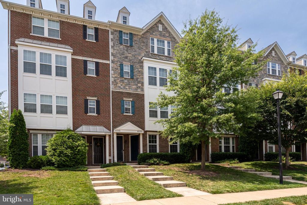 44100 VAIRA TER, Chantilly, VA 20152