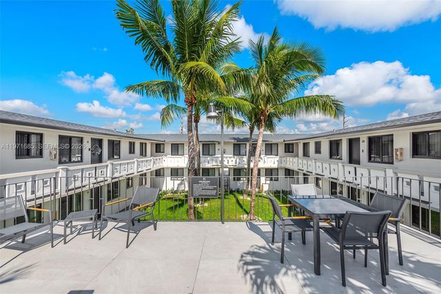 1345 W 28th St 16, Hialeah, FL 33010