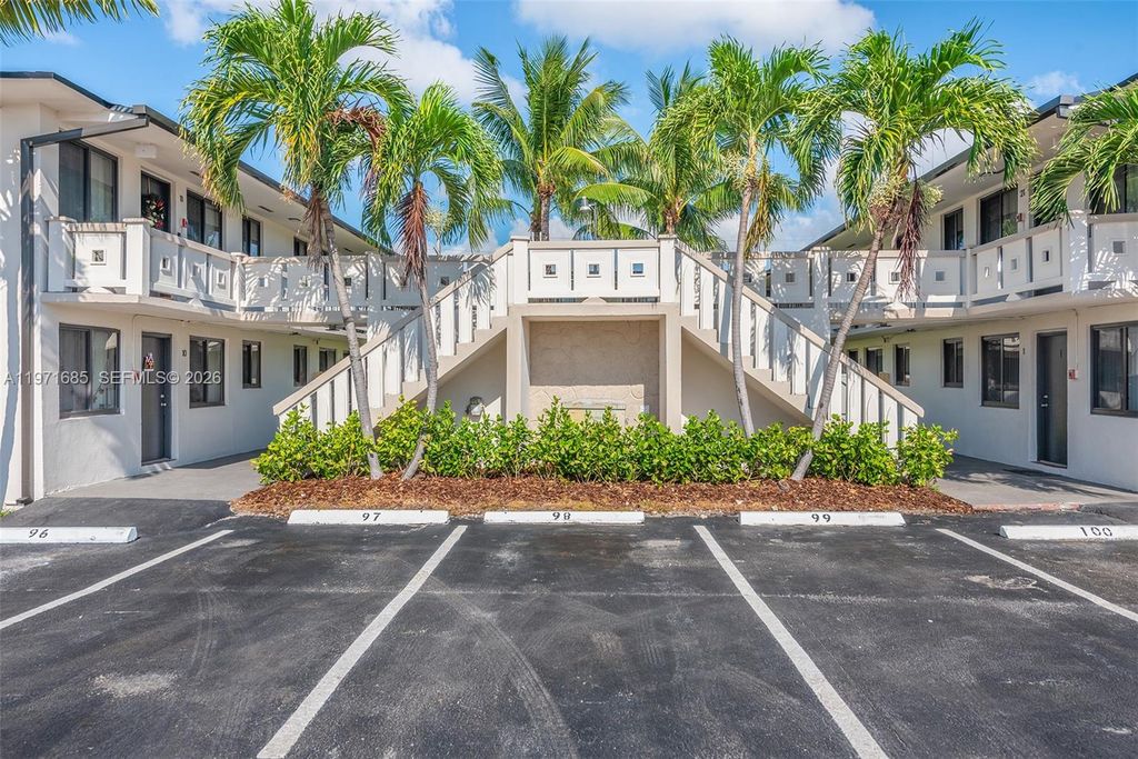 1345 W 28th St 16, Hialeah, FL 33010