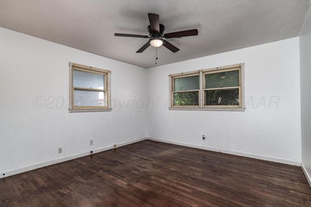 704 N Lowry Street, Pampa, TX 79065