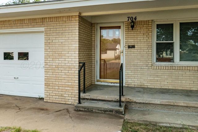 704 N Lowry Street, Pampa, TX 79065