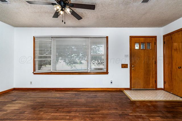 704 N Lowry Street, Pampa, TX 79065