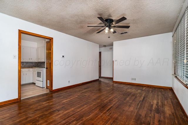 704 N Lowry Street, Pampa, TX 79065