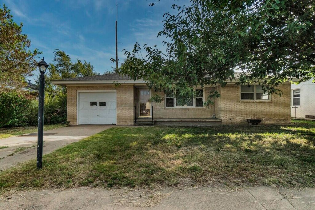 704 N Lowry Street, Pampa, TX 79065