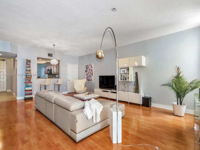 7542 SW 102nd St 209, Pinecrest, FL 33156