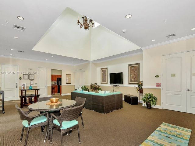 7542 SW 102nd St 209, Pinecrest, FL 33156