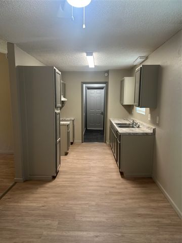 101 Seminole Street, Tye, TX 79563