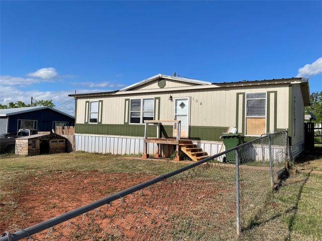 101 Seminole Street, Tye, TX 79563