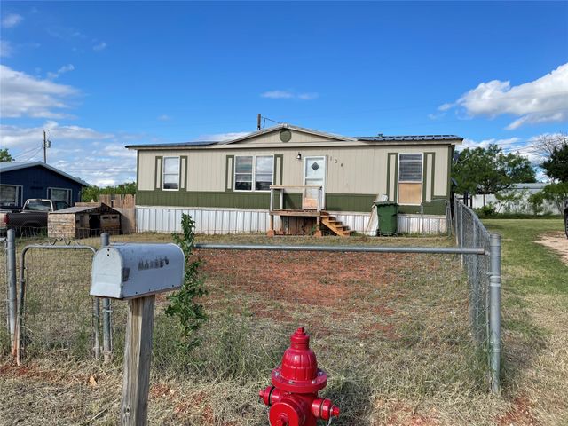 101 Seminole Street, Tye, TX 79563