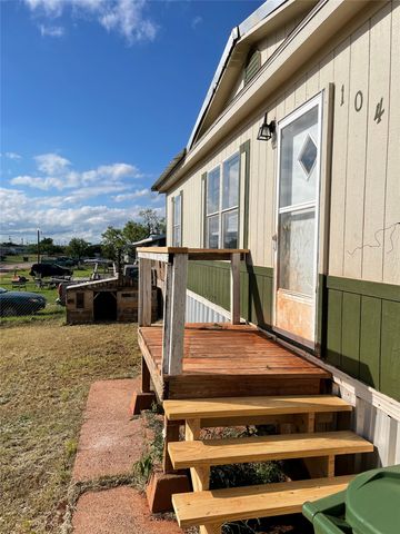 101 Seminole Street, Tye, TX 79563