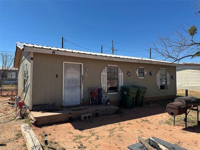 101 Seminole Street, Tye, TX 79563