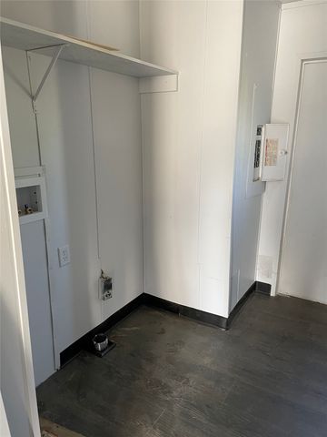 101 Seminole Street, Tye, TX 79563