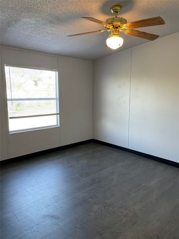 101 Seminole Street, Tye, TX 79563