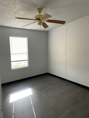 101 Seminole Street, Tye, TX 79563