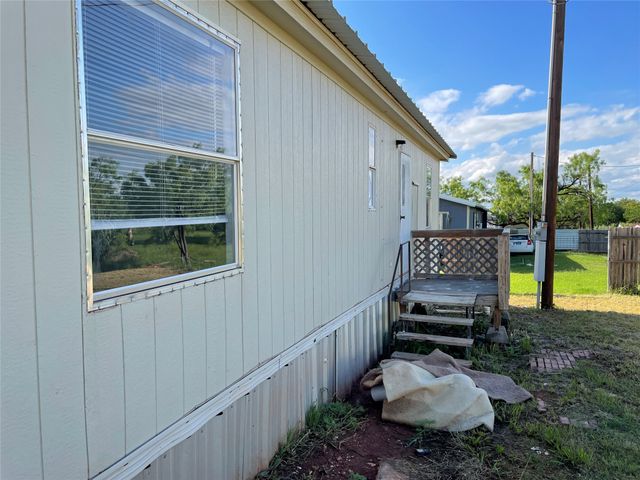 101 Seminole Street, Tye, TX 79563