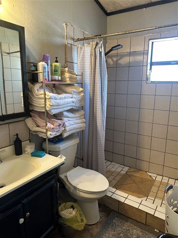 101 Seminole Street, Tye, TX 79563