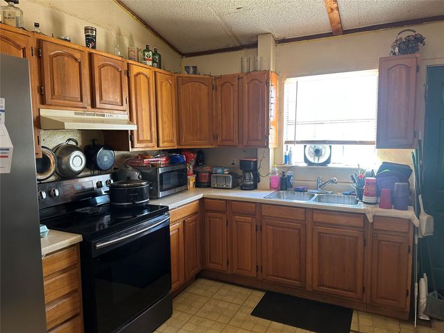 101 Seminole Street, Tye, TX 79563