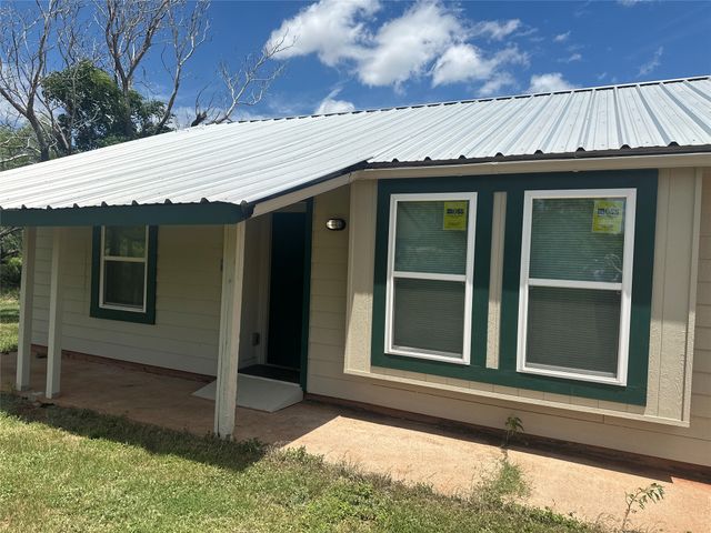 101 Seminole Street, Tye, TX 79563