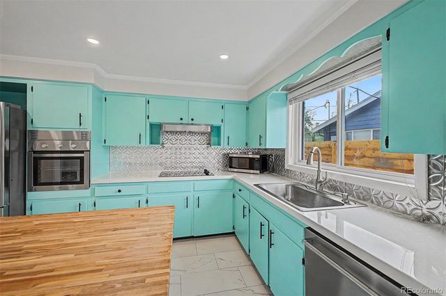 520 Iola Street, Aurora, CO 80010