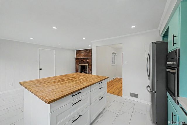 520 Iola Street, Aurora, CO 80010
