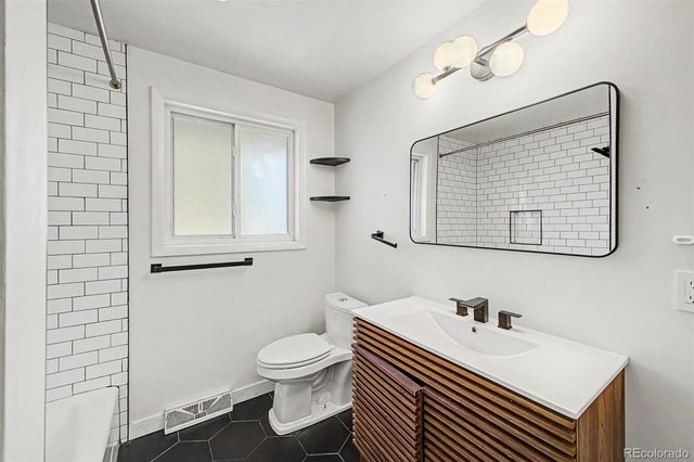 520 Iola Street, Aurora, CO 80010