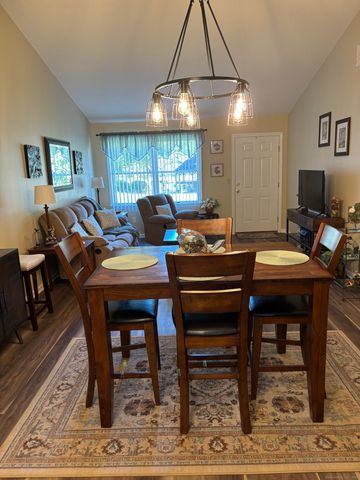 102 North Maple Street APT 8B, Enfield, CT 06082