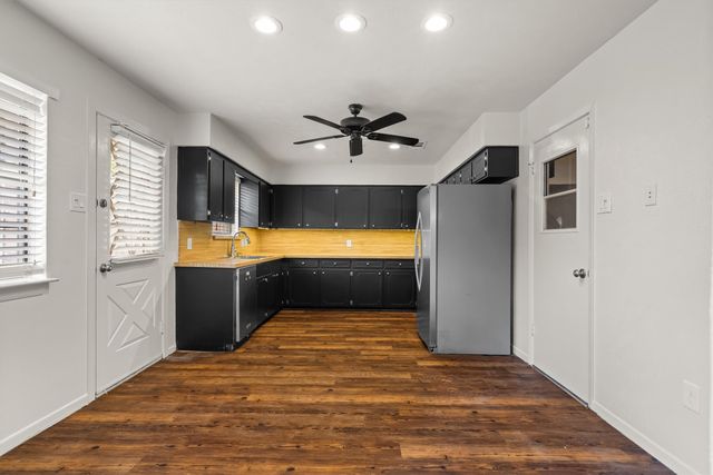 2717 W Oakdale Road, Irving, TX 75060