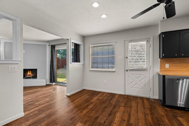 2717 W Oakdale Road, Irving, TX 75060